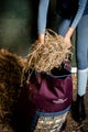 Horseware Revive Haybag on helposti t&auml;ytett&auml;v&auml; vahva hein&auml;pussi, jota voi k&auml;ytt&auml;&auml; tallissa tai kuljetuksessa