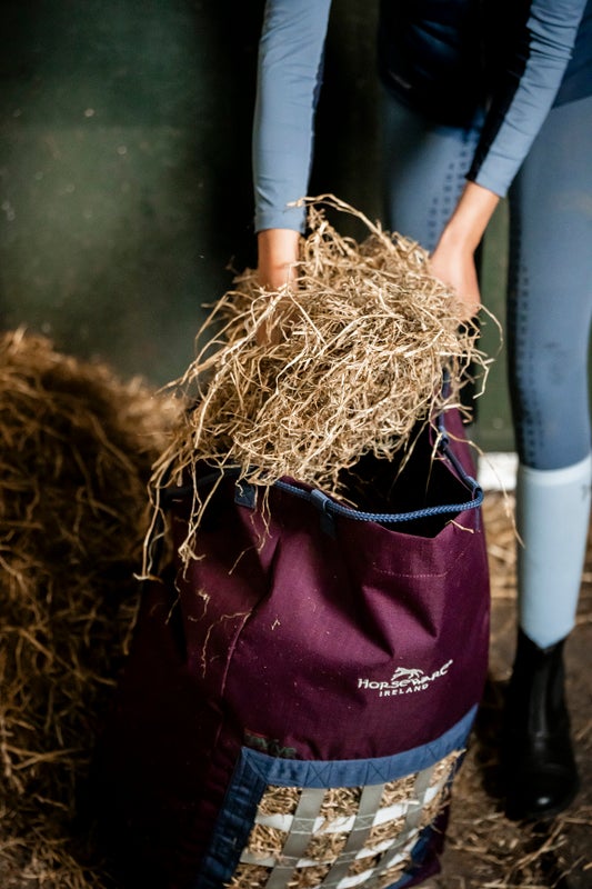 Horseware Revive Haybag on helposti t&auml;ytett&auml;v&auml; vahva hein&auml;pussi, jota voi k&auml;ytt&auml;&auml; tallissa tai kuljetuksessa